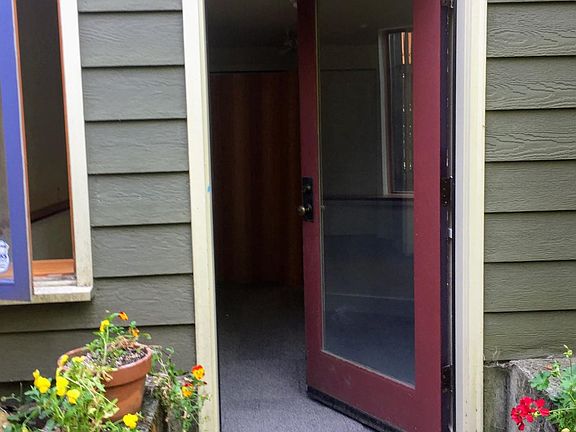 Entry to Apt/Studio