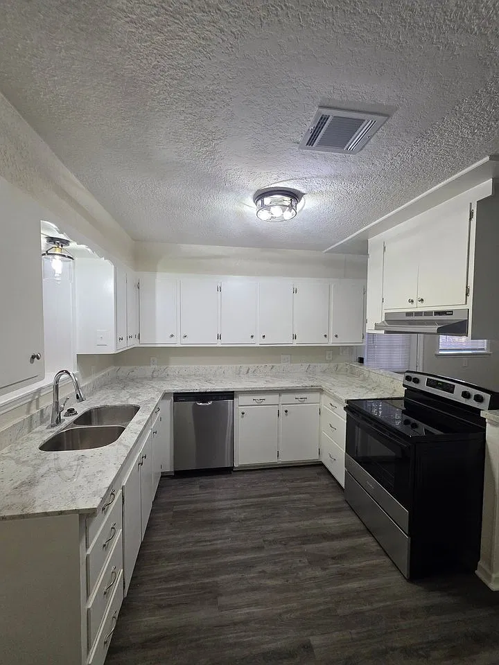 3 bed, 1740 sqft, $1,800 — Photo 3