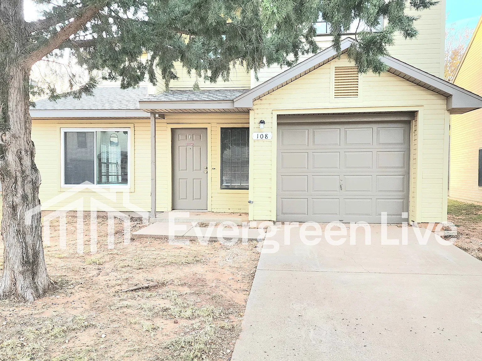 4 bed, 2.5 bath, 1484 sqft, $1,295 — Photo 2