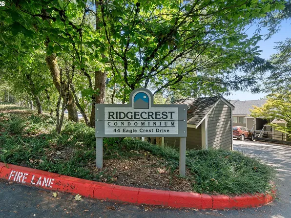 44 Eagle Crest Dr APT 19, Lake Oswego, OR 97035