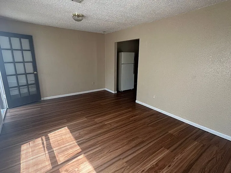 3105 S Harrison St — Photo 5