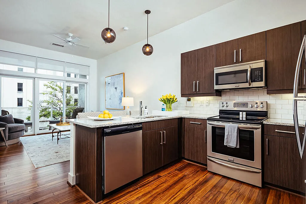 Reserve on 3rd — Photo 1