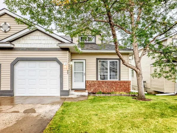 22 W Somervale Point SW, Calgary, AB T2Y 3K4