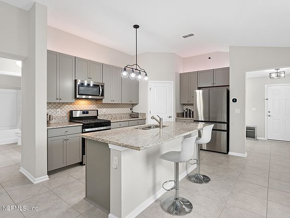 5th image of 62 NEWLAND Court