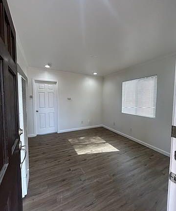 3rd image of 927 E 4th St Unit 25