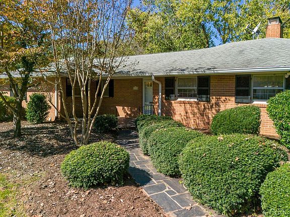 2nd image of 1448 Northwood Cir