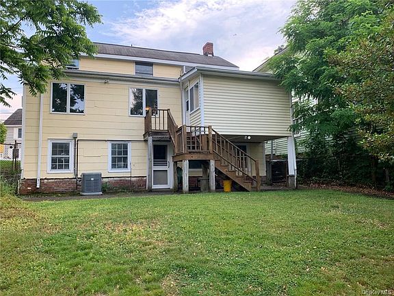 2nd image of 218 Hudson St