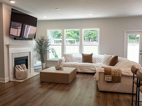 3rd image of 1068 Eagleston Way