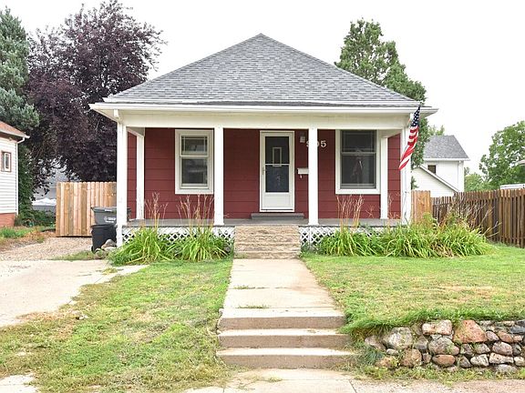 3rd image of 905 E Capitol Ave