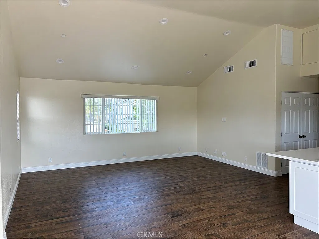3 bed, 1400 sqft, $4,400 — Photo 3