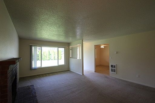 4th image of 5613 NE 71st St