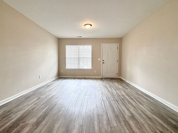 2nd image of 326 Robyns Glen Cir