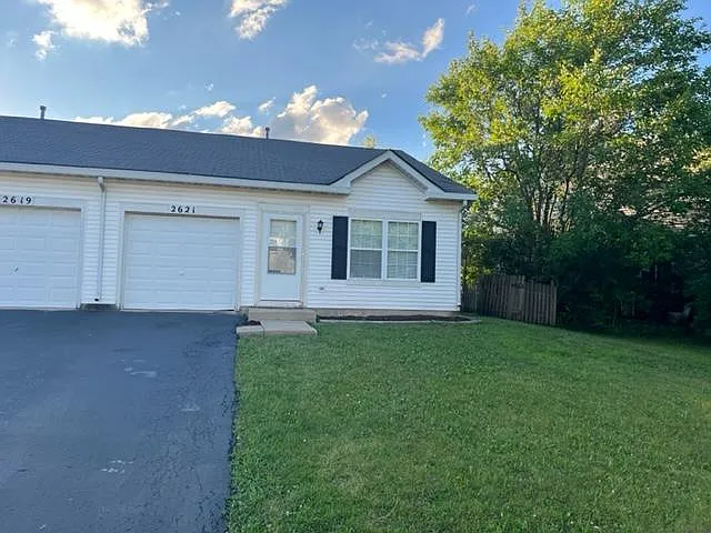 Building Photo - 2621 River Bend Ln