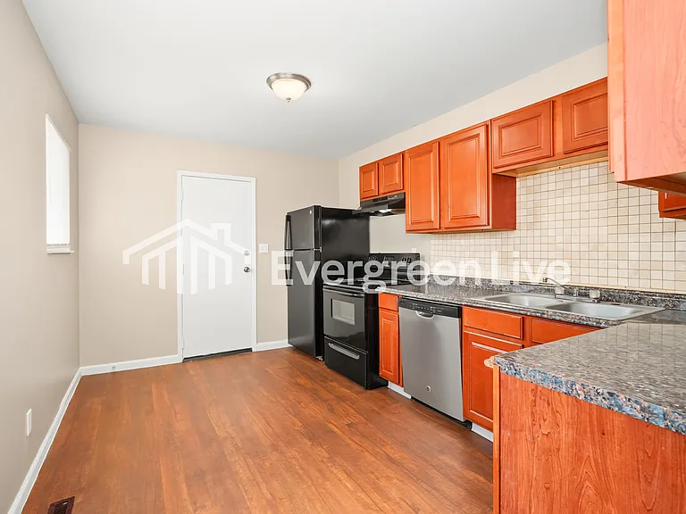 3685 Shoreline Dr — Photo 5