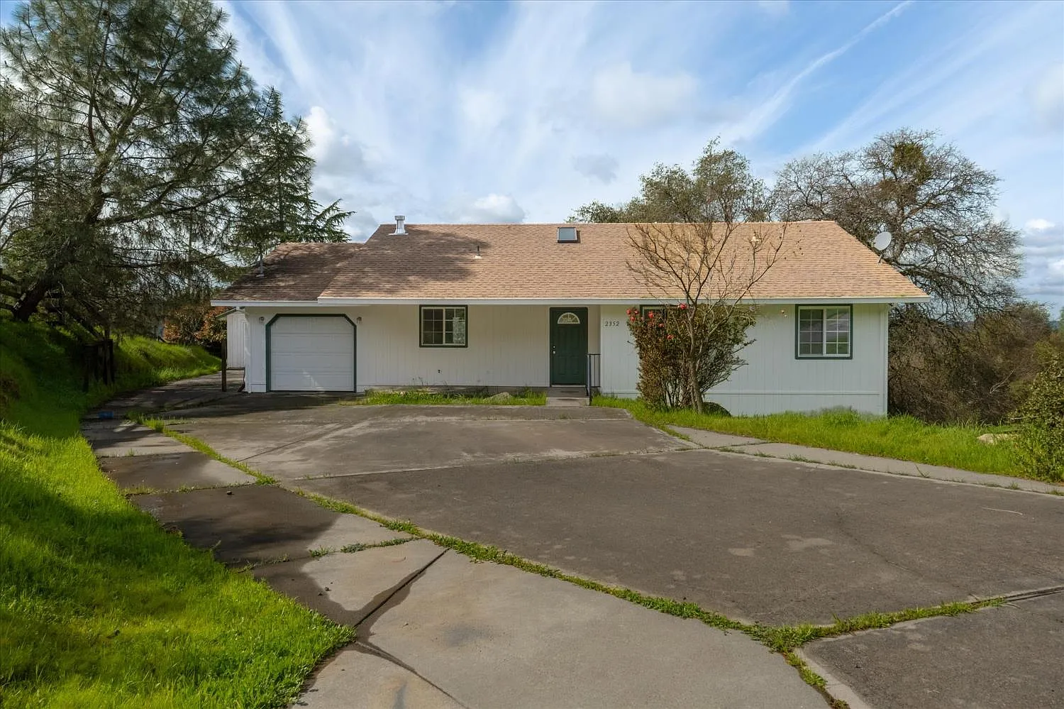 2352 Arrowhead St photo 1