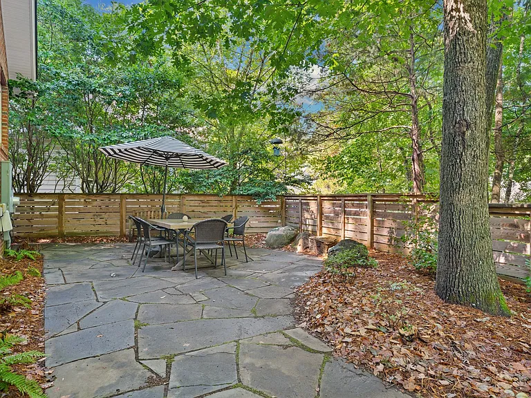 111 Bel Arbor Ln — Photo 23