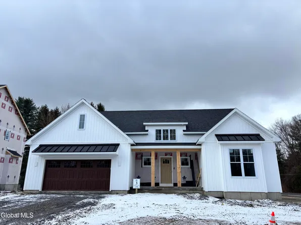 3 Wyatt's Way, Clifton Park, NY 12065