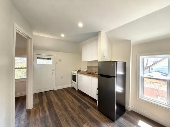 21 Locke St S, Hamilton, ON L8P 3Z9