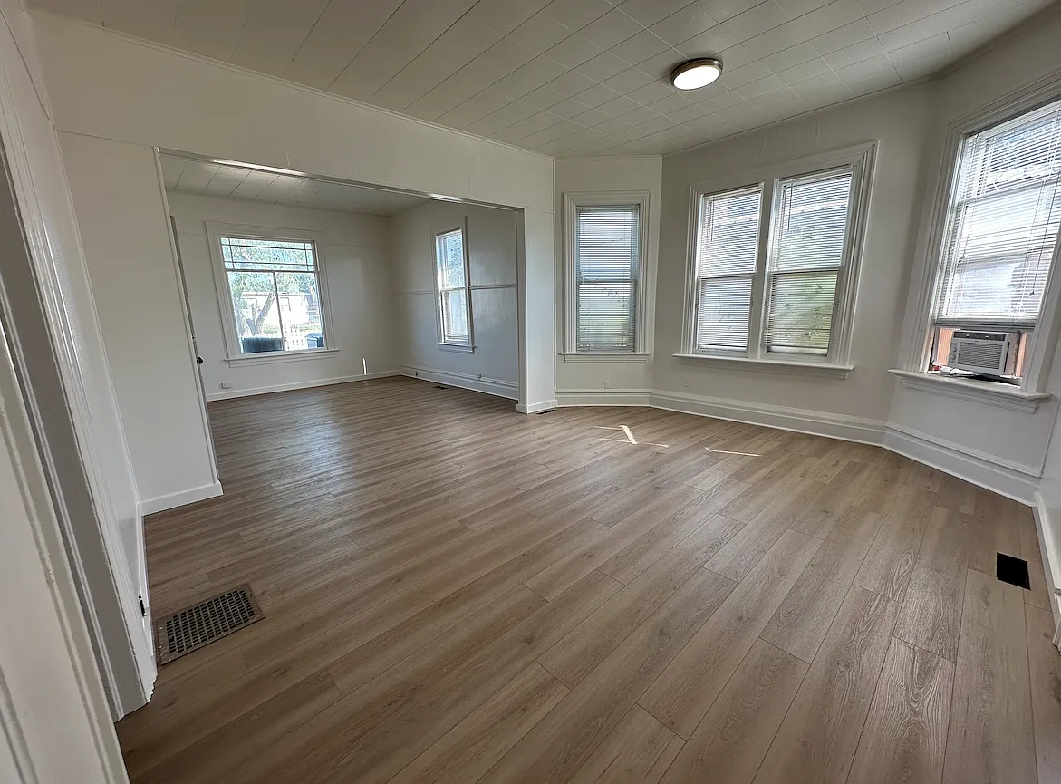 3 bed, $1,500 — Photo 2