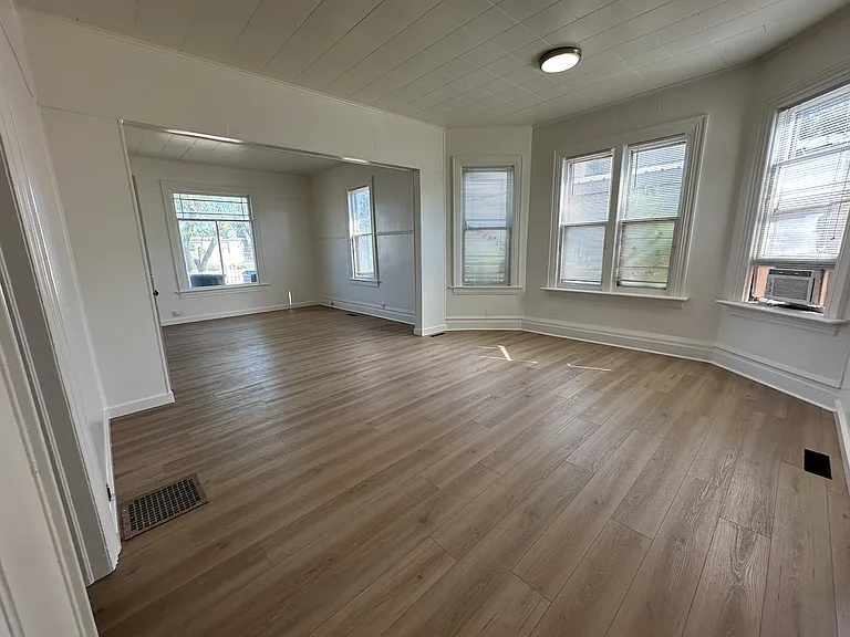 234 S Carbon Ave — Photo 2