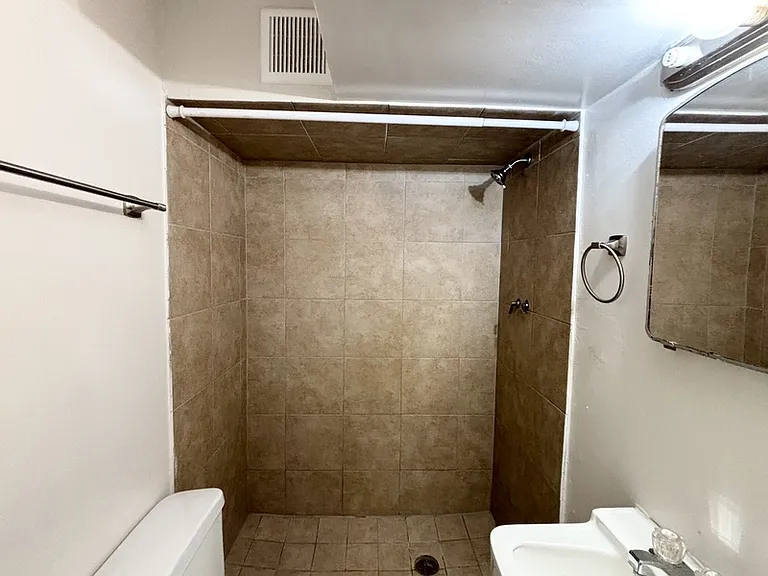 416 W Cornell Dr — Photo 8