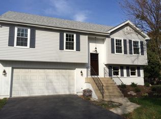 568 Westfield Crse, Geneva, IL 60134