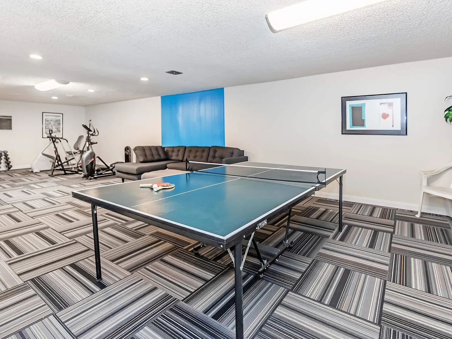 Emerald West Apartments — Photo 3