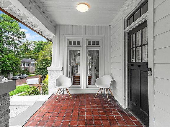 5th image of 618 Cresthill Ave NE