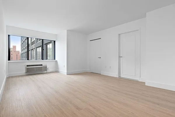 Rented by Greystar | media 8