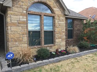 318 N Mountain Meadow Dr, Cache, OK 73527