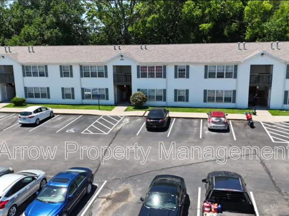 1015 W 14th St #10, Wamego, KS 66547