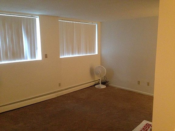 4th image of 901 E 77th St APT 105
