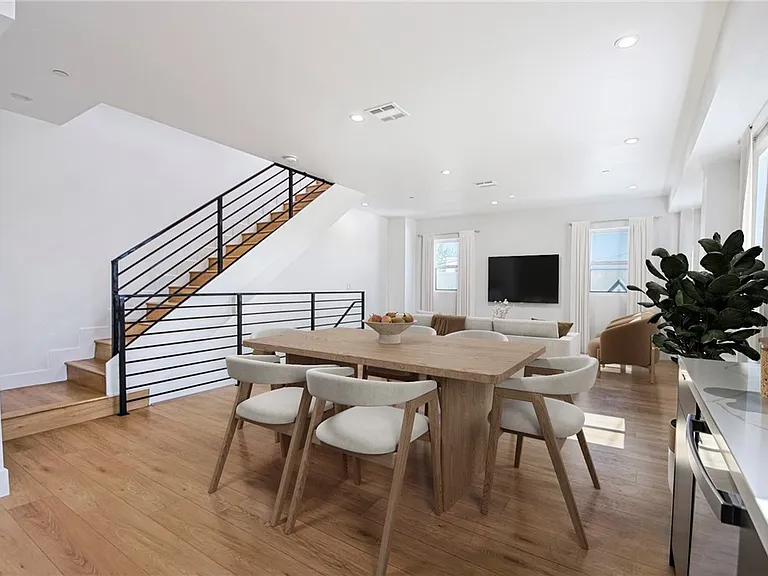 2851 S Victoria Ave #2 — Photo 4