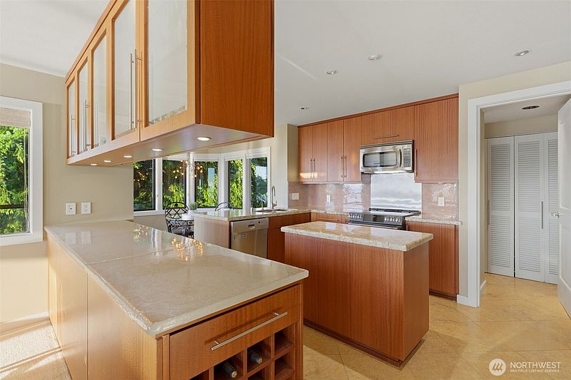 4th image of 3016 N Narrows Drive #418