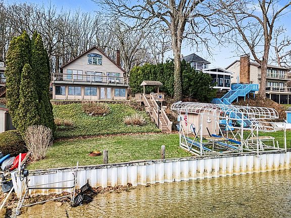 2nd image of 563 Waverly Rd