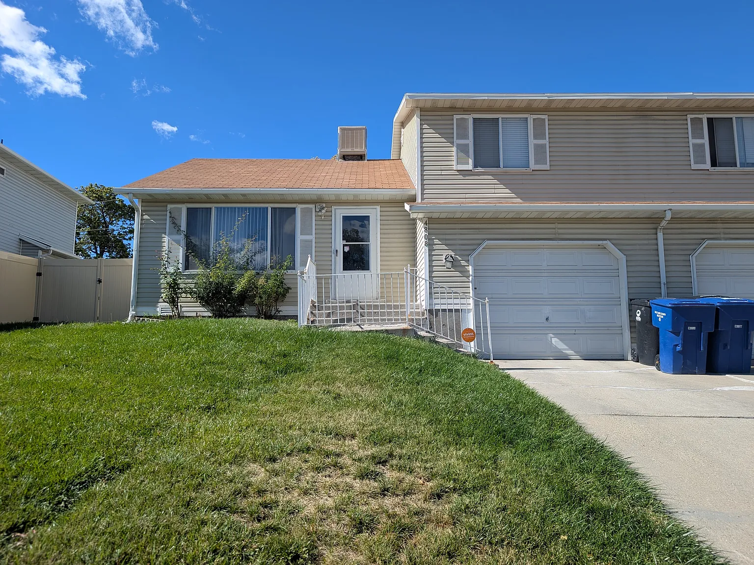 2 bed, 1100 sqft, $1,898 — Photo 1