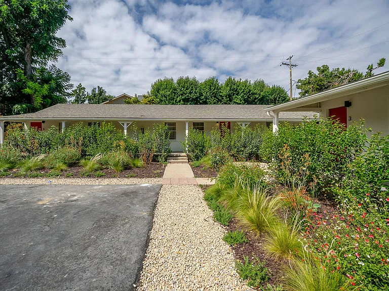 5480 Capistrano Ave — Photo 19