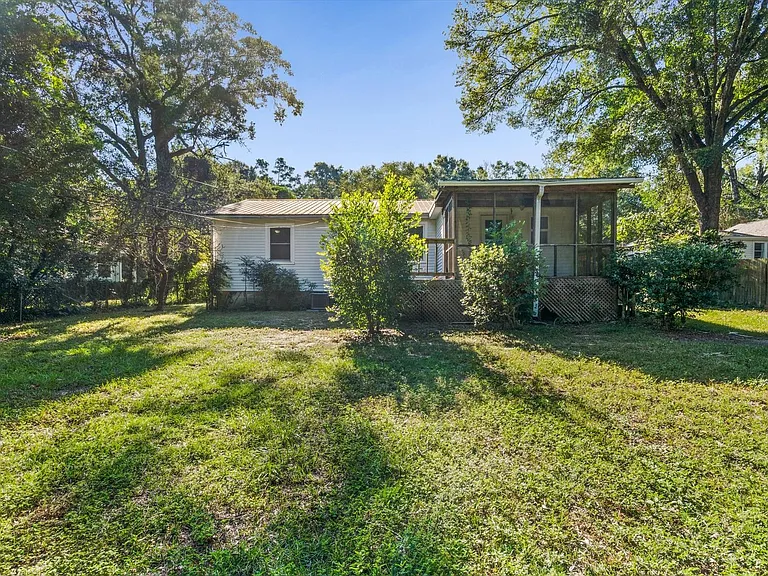 315 Azalea Cir W — Photo 21