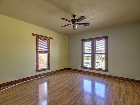 5th image of 1437 W Main St