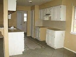5th image of 301 S Avenue H
