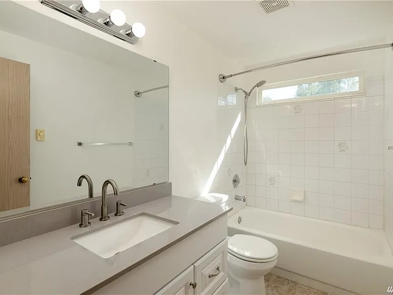 5216 Grove St #B — Photo 6