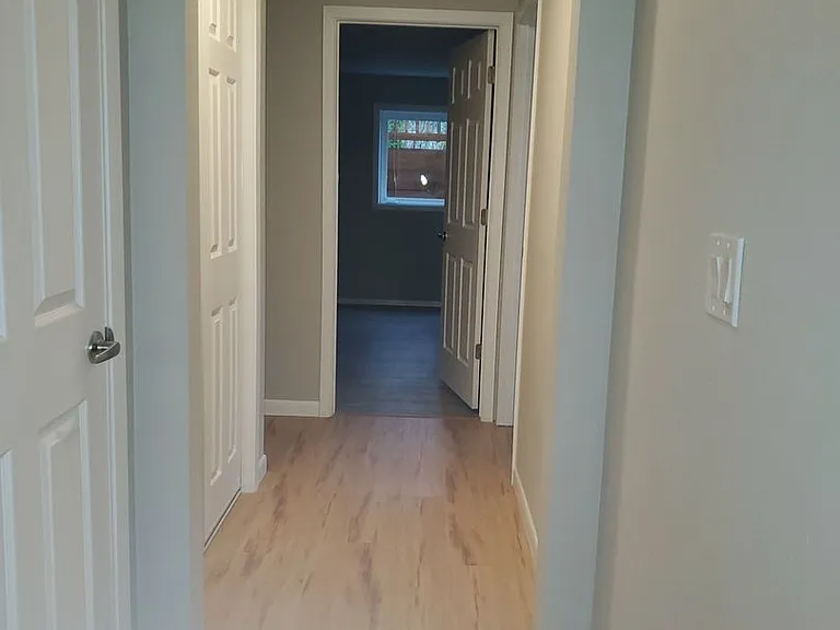 990 Mountain View Rd — Photo 10