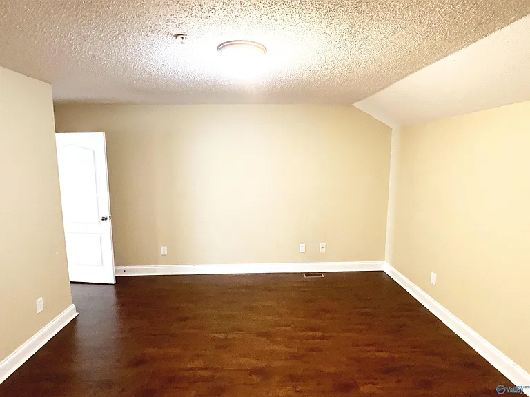 470 Shamrock Dr — Photo 30
