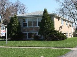 16W671 56th St, Clarendon Hills, IL 60514