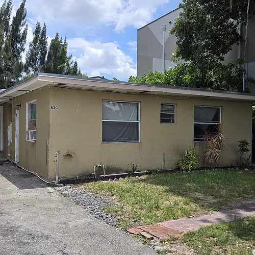 830 SW 14th St #2 Photo 1 830 SW 14th St #2 Photo 1