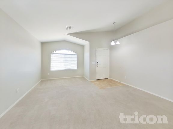 2nd image of 1312 E Elm Rd