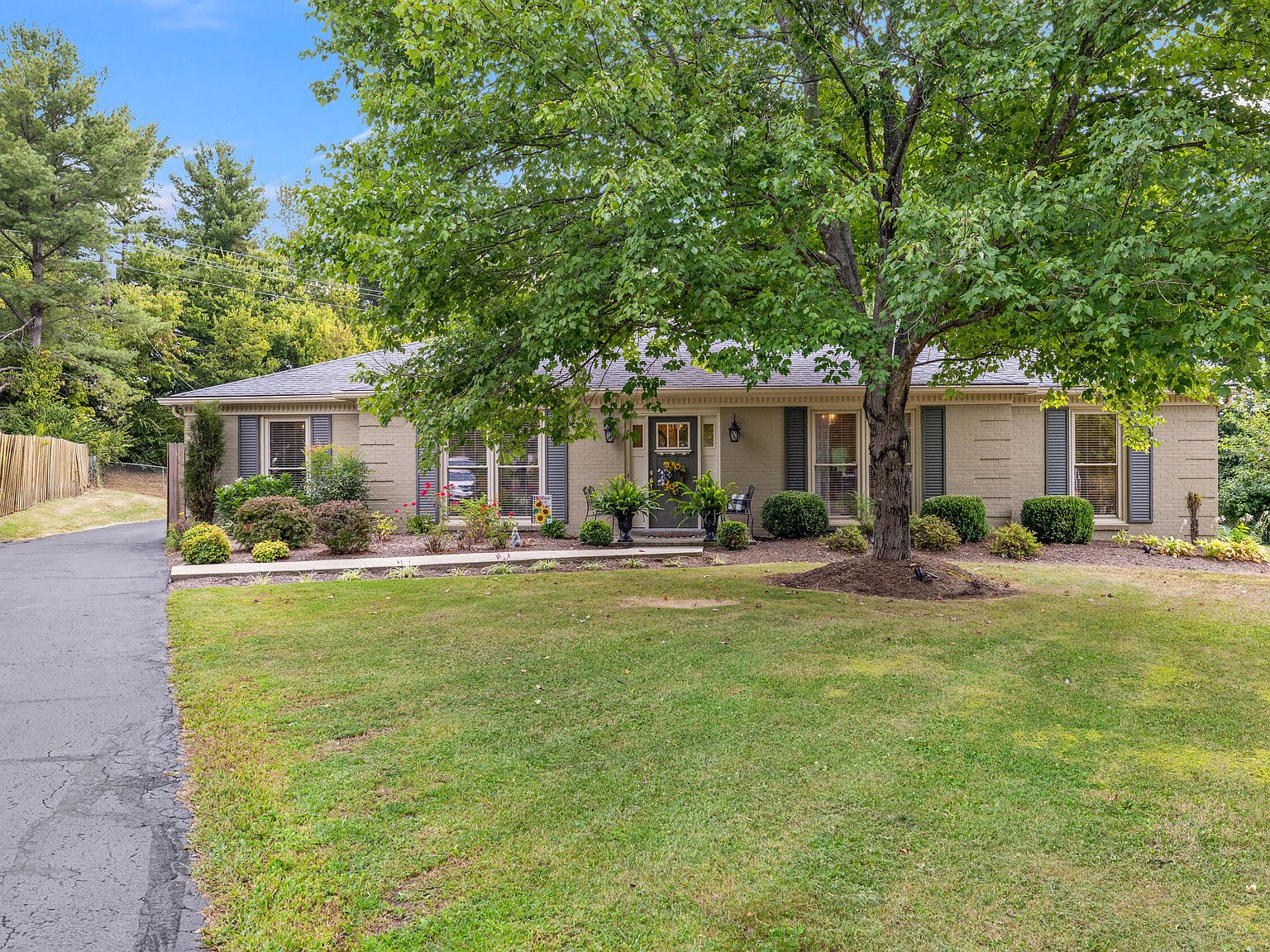 541 Country Ln, Danville, KY 40422 | Zillow