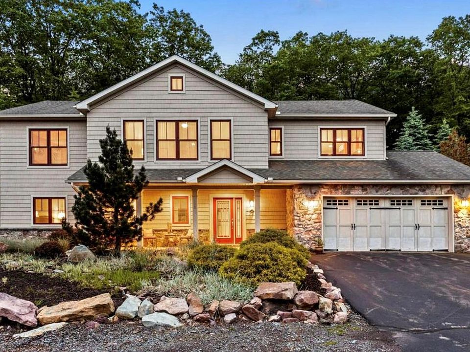 2nd image of 14 Fieldstone Ct