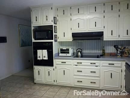 Spacious Kitchen
						:
						Large kitchen with lots of cabinet and counter space