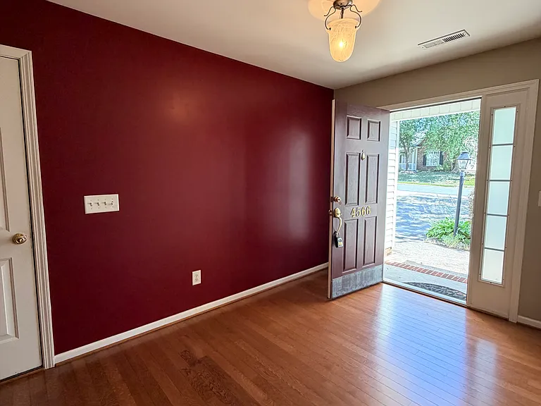 4566 Woodway Dr — Photo 14